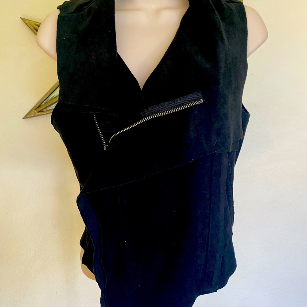 BCBGMAXAZRIA BLACK VEST JACKET